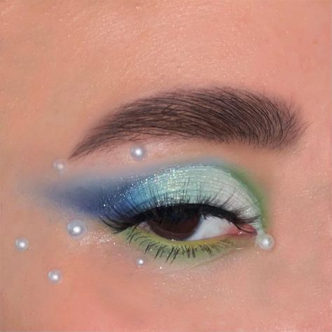 mochi makeup on Instagram: “✨🧜‍♀️ under the sea eye look🐠✨ in honor of the little mermaid release here’s my ocean-esque mermaid look! also shoutout to…” Sea Eye Makeup, Sea Turtle Makeup, Sea Makeup Looks, Mermaid Makeup Easy, Hozier Makeup, Ocean Makeup Looks, Water Inspired Makeup, Under The Sea Makeup, Mermaid Sleepover