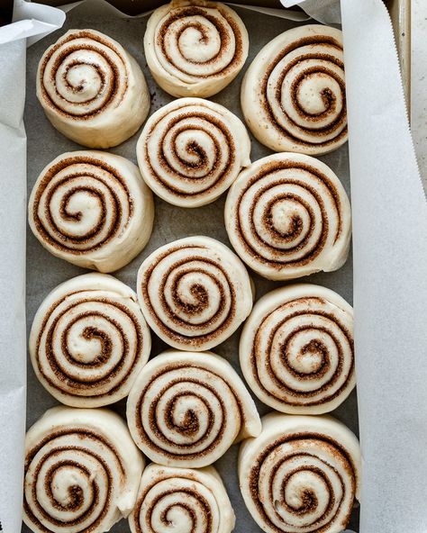 These Sourdough Discard Cinnamon Rolls are soft, fluffy, fragrant, ooey-gooey and so delicious. A great way to use up your sourdough discard, these rolls come together with simple pantry staples and are easy to throw together same day or the night before and bake up the next morning. The vanilla bean cream cheese icing seals the deal and makes them totally irresistible! #sourdoughdiscardcinnamonrolls #sourdoughdiscardrecipes Cream Cheese Icing Cinnamon Rolls, Gooey Sourdough Cinnamon Rolls, Carmel Rolls Sourdough, Sour Dough Cinnamon Rolls Homemade, Best Sourdough Cinnamon Rolls, Discard Cinnamon Rolls Easy, Sourdough Discard Baking, Same Day Sourdough Cinnamon Rolls, Discard Sourdough Cinnamon Rolls