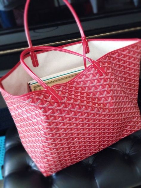 It's a beautiful life on Tumblr School Bag Inspiration, Goyard Tote Aesthetic, School Purse Bags, Goyard Bag Aesthetic, Pink Goyard Bag, Pink Goyard Tote, Bag Inspo Aesthetic, Pink Goyard, School Handbag