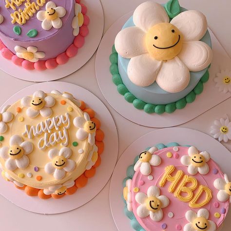 All Posts • Instagram Frosting Decorating, Mac Cake, Box Cakes, Korean Cake, Paris Birthday, Funny Birthday Cakes, Mini Cakes Birthday, Bento Cake, Simple Birthday Cake