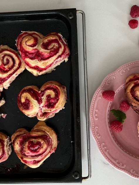 heart shaped cinnamon rolls, valentines day, valentines day baking, heart rolls, cute valentines gift Cinnamon Rolls Valentines Day, Cinnamon Roll Valentine, Heart Shaped Baking Ideas, Heart Cinnamon Rolls, Heart Rolls, Valentines Day Baking, Heart Shaped Snacks, Shaped Cinnamon Rolls, Heart Shaped Cinnamon Rolls