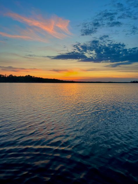 Hues of a sunset on a northern lake #minnesota #sun #sunset #aesthetic #summer #sunrise #lake #lakelife Minnesota Aesthetic, Sunset Lake Pictures, Lake Sunset Photography, Lake At Sunset, Sunrise Lake Aesthetic, Minnesota Lakes, Lake Michigan Sunset, Sunset Sea, Northern Minnesota