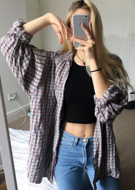 Outfits with flannels are the perfect look for fall! Outfits With Flannels, Outfit With Flannel, Chique Outfit, Cozy Outfits, Mode Hippie, Flannel Outfits, Bohol, Stil Inspiration, Indie Outfits