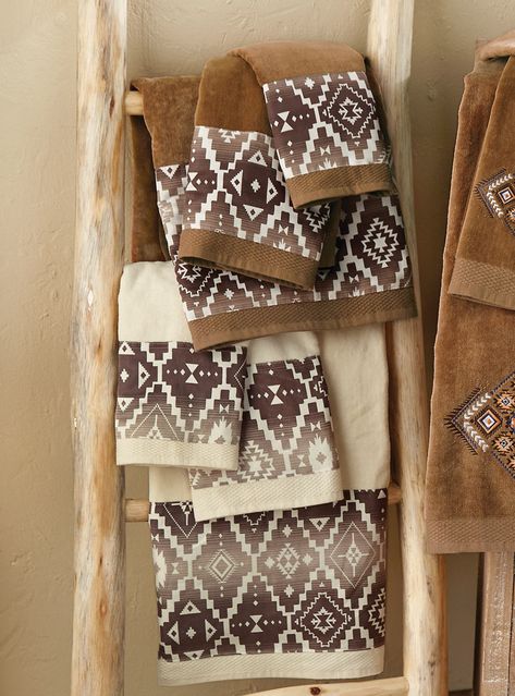 Western Bathroom Decor, Fancy Towels, Western Bathroom, L Hand, Black Forest Decor, Western Furniture, Towel Sets, Western Homes, Leather Pillow