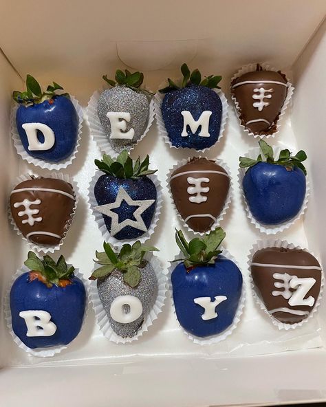 Cowboys Chocolate Covered Strawberries, Dallas Cowboys Bday Party, Dallas Cowboys Chocolate Strawberries, Dallas Cowboys Charcuterie Board, Dallas Cowboys Food, Dallas Cowboys Desserts, Dallas Cowboys Snacks, Dallas Cowboy Chocolate Strawberries, Superbowl Chocolate Covered Strawberries