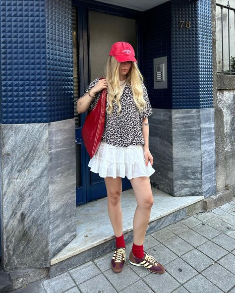 My favorite combination: red with leopard print🐆🔥 Skirt @pullandbear Bag @shopcider Red Bag Outfit, Fashion Content Creator, Fashion Content, Leopard Print Skirt, Skirt Y2k, Red Bag, Street Style Trends, Polka Dot Skirt, Red Outfit