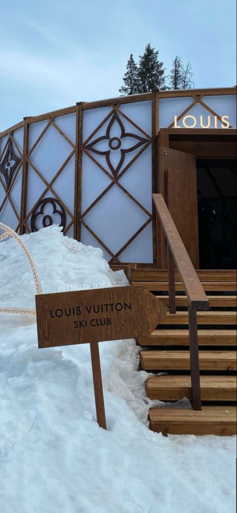 Ski Lodge Aesthetic, Restoration Hardware Ski, Ski Lodge Christmas, G Wagon Aesthetic, Ski Lodge Christmas Decor, Wagon Aesthetic, Luxury Ski Lodge, Porsche Jeep, Modern Ski Lodge