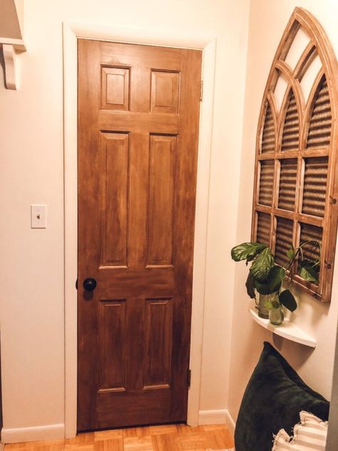 Door Frame Painting Ideas, Stained Interior Doors, Diy Door Makeover, Entrance Closet, Door Transformation, Liquid Wood, Diy Farmhouse Kitchen Decor, Repurposed Decor, 80s Interior