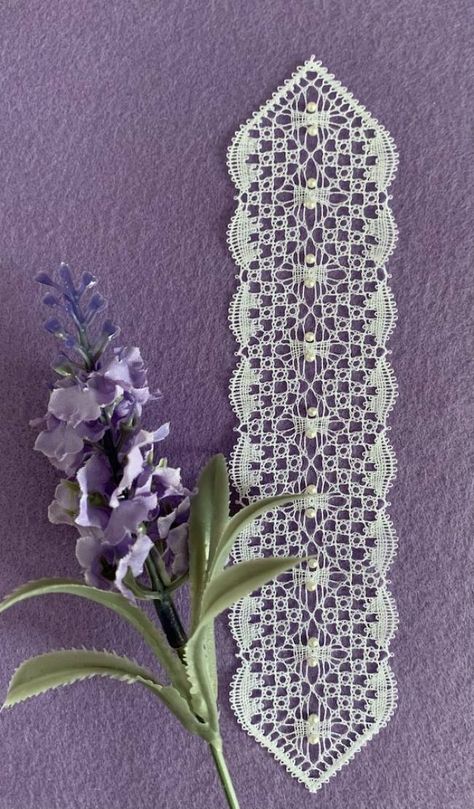 Carrickmacross Lace, Lace Bookmarks, Lace Pillow, Bobbin Lace Patterns, Pattern Wedding, Baby Rocker, Point Lace, Book Marks, Sparkle Wedding