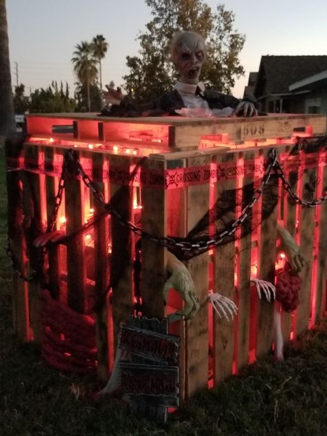 I'm an amateur but I don't care.  Doesn't stop me from trying to be creative Outdoor Haunted Forest Ideas, It Themed Halloween Decor, Diy Halloween Props Outdoor, Outdoor Haunted House Ideas, Creepy Outdoor Halloween Decor, Scary Halloween Diy, Halloween Driveway, Scary Halloween Decorations Ideas, Halloween Haunted House Ideas