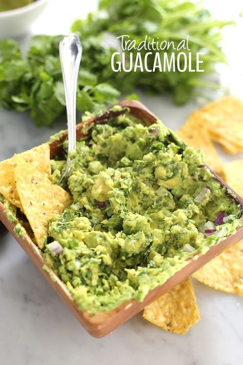 Have you ever wondered how to make a traditional guacamole recipe like they do in the avocado region of Mexico? This recipe was passed down from traditional Michocan chefs that will surprise you with its simplicity and flavor! Traditional Guacamole Recipe, Traditional Guacamole, Authentic Guacamole Recipe, Best Avocado Recipes, Authentic Guacamole, Guac Recipe, Detoxifying Food, Homemade Guacamole Recipe, Homemade Guacamole