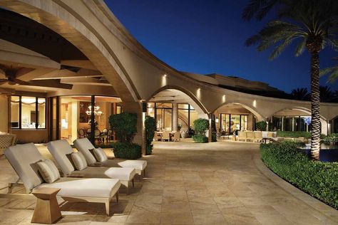 Arizona Mansions, Arizona Mansion, Mediterranean Mansion, Tuscan Style Homes, Outdoor Living Design, Expensive Houses, Paradise Valley, House Architecture Design, Cabin Homes