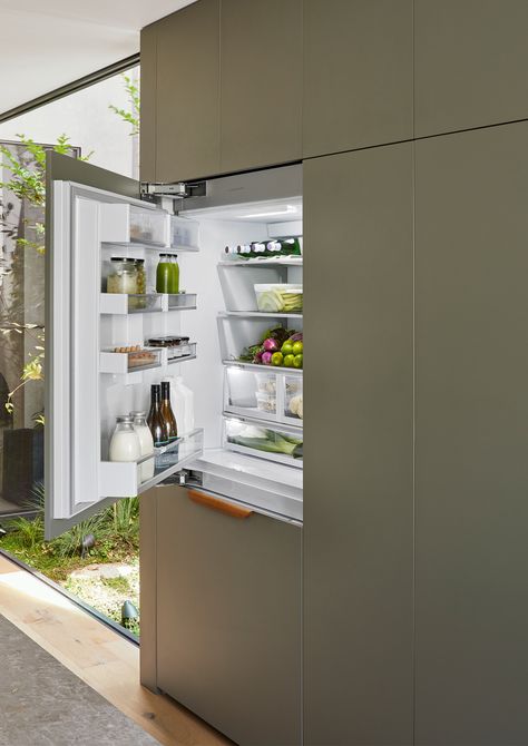 South Yarra House by Lande Architects ft. Fisher & Paykel – Video Feature - The Local Project Luxury Kitchen Appliances, Integrated Refrigerator, Cabinet Fridge, Kitchen Butlers Pantry, Coin Café, Plywood Kitchen, Best Refrigerator, Kitchen Appliances Luxury, Mcm House