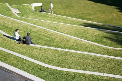 the manicured landscape amphitheatre. what a great public space it would make. Terraced Landscaping, Landscape Stairs, Public Space Design, Modern Landscape Design, Oscar Niemeyer, Landscape Architecture Design, Urban Park, Have Inspiration, Parking Design