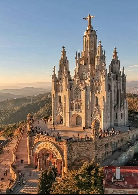 Barcelona Aesthetic, Church Aesthetic, Spain Aesthetic, Travel Destinations Photography, The Sacred Heart Of Jesus, Catalonia Spain, Barcelona Catalonia, Cathedral Architecture, Adventure Travel Explore