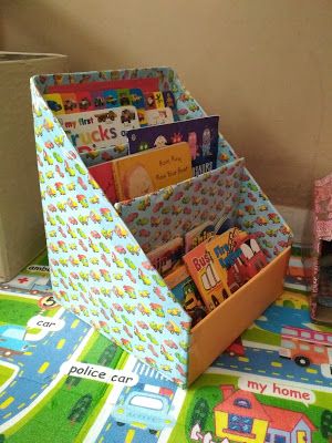 Sonshine Mumma: DIY Book Shelf | Cardboard Box Book Shelf Diy Books Organizer, Diy Bookshelf Kids, Diy Karton, Carton Diy, Diy Bookshelf, Diy Buch, Diy Rangement, Cardboard Box Crafts, Cardboard Toys