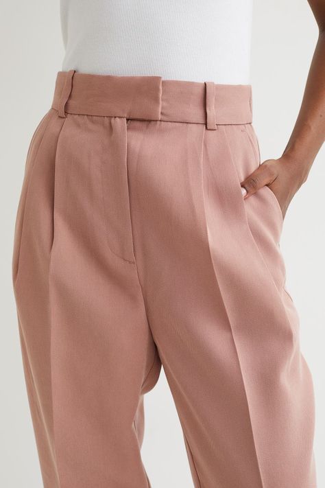 Dusty Rose Outfit, Fall Work Attire, Rose Outfit, Outfit Pants, Wardrobe Edit, Fall Outfits For Work, Fall Street Style, Ankle Length Pants, Pink Outfit