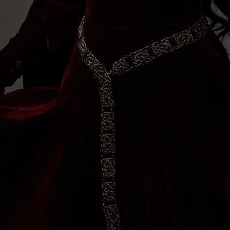 Melisandre Aesthetic, Mother Gothel, Villain Aesthetic, List Of Characters, Disney Villain, Cartoon Books, I Saw The Light, Aesthetic People, Disney Aesthetic