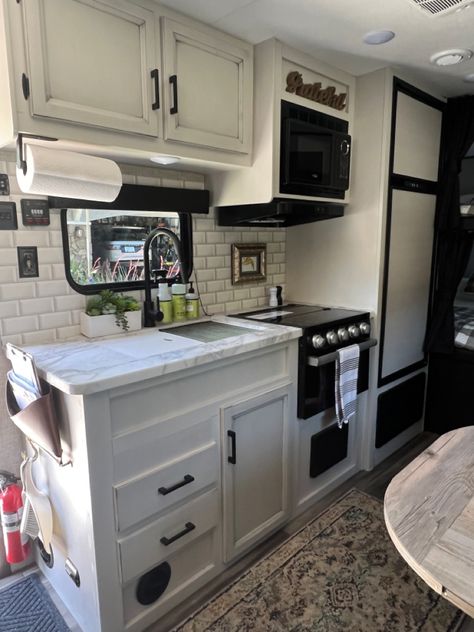 Remodel Camper, Camper Decorations, Rv Kitchen Remodel, Camper Renovations, Rv Remodeling, Motorhome Remodel, Rv Decorating, Rv Interior Remodel, Camper Reno