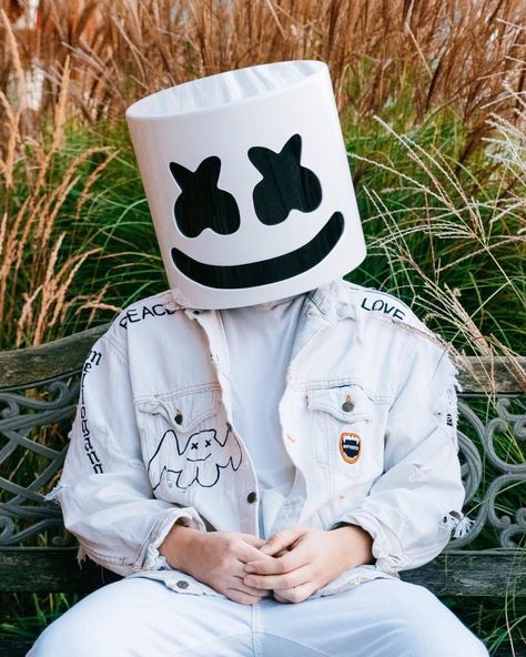 Where can I find Love when all I can see around me is hate Marshmallow Images, Marshmallow Pictures, Marshmello Dj, Marshmello Wallpapers, Dj Marshmello, Joker Iphone Wallpaper, Dj Art, 4k Wallpaper For Mobile, Hacker Wallpaper