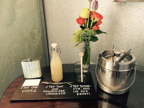 A flask and mixing instructions, courtesy of The Ritz-Carlton, Laguna Niguel, add a new dynamic to a welcome amenity. Hotel Amenity Ideas, Hotel Amenities Ideas, Ways To Stay Hydrated, Ritz Carlton Laguna Niguel, Hotel Marketing, Hotel Inspiration, Hotel Food, Laguna Niguel, Welcome Drink