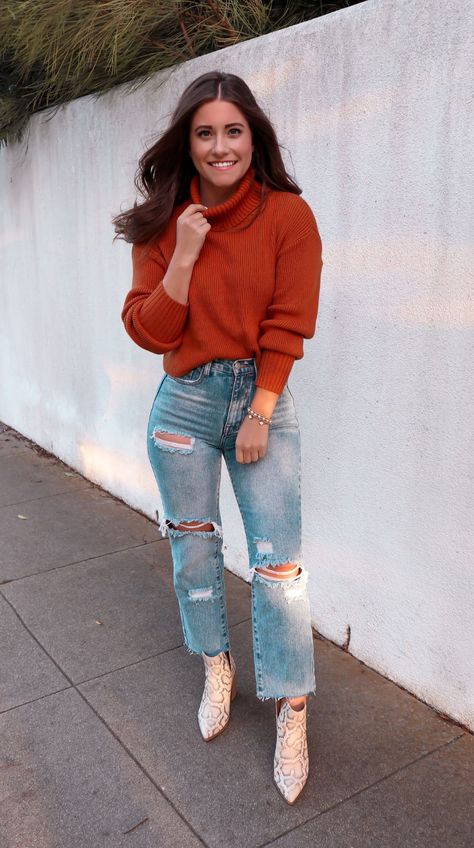 Professional Jeans Outfit, Mid 30s Fashion Outfits Women, Mum Fits, Mum Outfits, Sweater And Jeans Outfit, Mom Fits, Teacher Fits, Winter Sweater Outfits, Outfit Ideas Fall