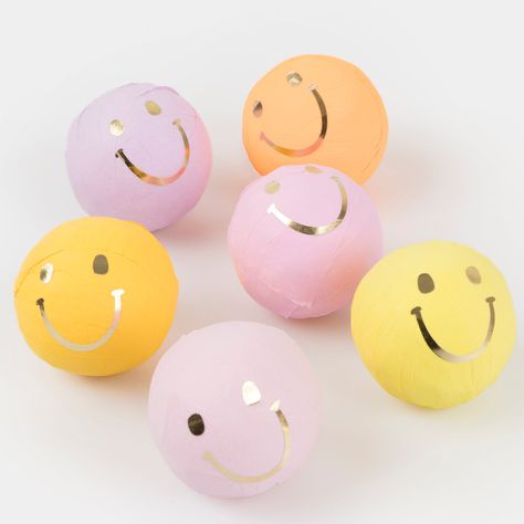 Our surprise balls make excellent party bag gifts for your guests, and include stickers, jokes, party hats and erasers. Happy Face Icon, Mini Pinatas Favors, Icons Party, Surprise Ball, Paper Party Decorations, Balloon Kits, Face Icon, Wedding Congratulations, Paper Hat