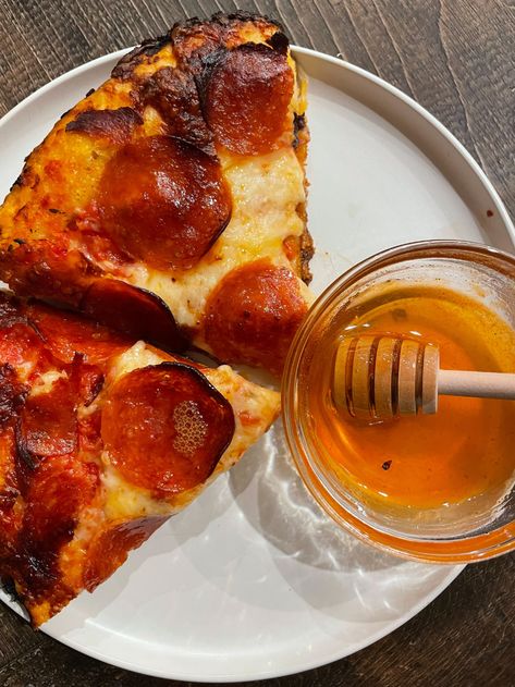 Garlic Pepperoni Pizza with Hot Honey — thunderduck farm Pizza With Hot Honey, Easy Tomato Sauce, Easy Homemade Pizza, Hot Honey, Pizza Recipes Dough, Pizza Sauce, Dough Recipe, Homemade Pizza, Pizza Dough