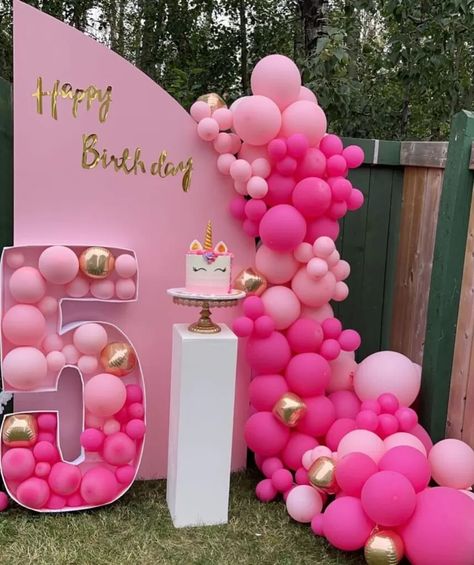 pink birthday party ideas Barbie Decorations Birthday, Donat Tower, Barbie Birthday Decorations, 7th Birthday Party For Girls, Pink Birthday Party Ideas, Pink Party Foods, Joy Birthday, Pink Birthday Theme, Barbie Decorations