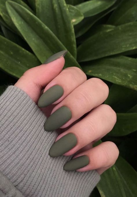 Oval Nail Fall 22 Ideas: Embrace the Latest Nail Trends - women-club.online Matte Almond Nails, Matte Green Nails, Olive Nails, Matte Nail Art, Green Acrylic Nails, Plaid Nails, Green Nail, Casual Nails, Almond Acrylic Nails