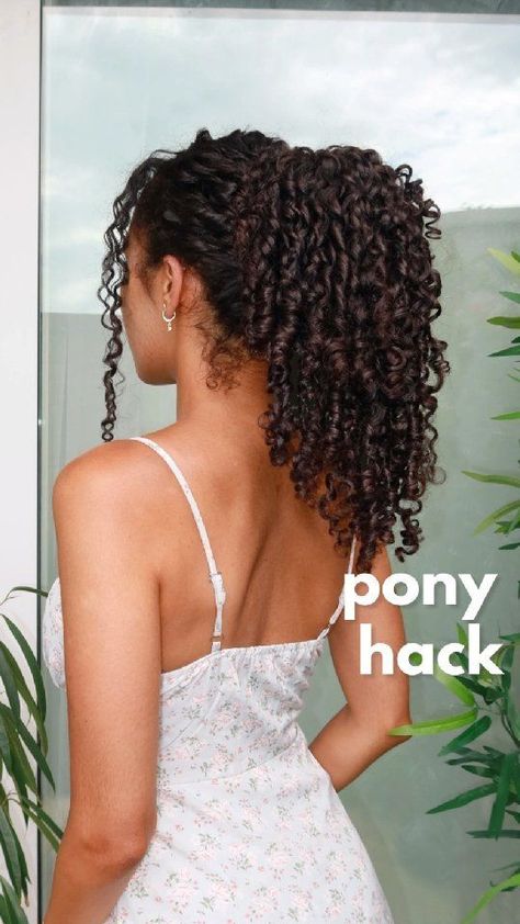 Messy Low Ponytail Curly Hair, Double Curly Ponytail, Messy Ponytail Hairstyles Curly Hair, Curly Bridal Ponytail, How To Do Curly Ponytail, Naturally Curly Ponytail Hairstyles, Messy Ponytail Curly Hair, 3c Formal Hairstyles, Loose Curly Ponytail