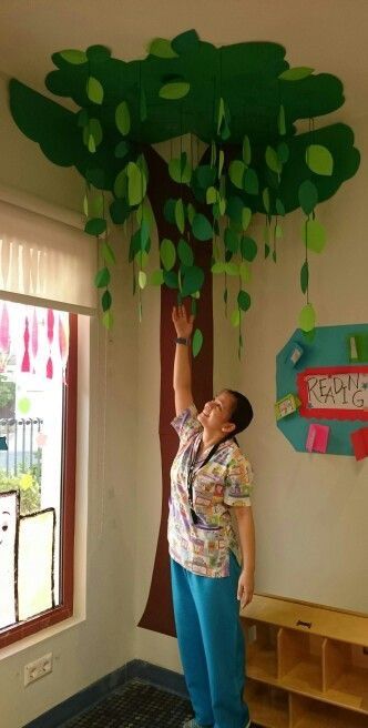 Tree Decoration Classroom, Daycare Tree Wall, Tree Wall Decoration Preschool, Diy Wall Decor Classroom, Diy Tree In Classroom, Craft Paper Tree On Wall, Daycare Decorations Wall, Paper Trees On Wall For Classroom, Preschool Tree Wall