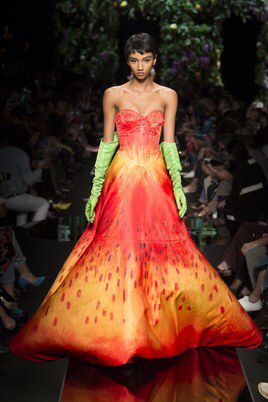 Beautiful Evening Gowns, Fashion Week 2018, Couture Runway, Jeremy Scott, Vogue Fashion, Fashion Show Collection, Fantasy Fashion, Mode Fashion, Flower Dresses