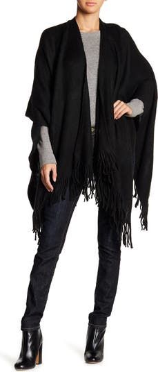 Open Poncho Outfit, Ruana Outfit, Open Poncho, Poncho Outfit, Black Poncho, Feels Like Home, Weather Seasons, Cruise Outfits, Cape Sleeves