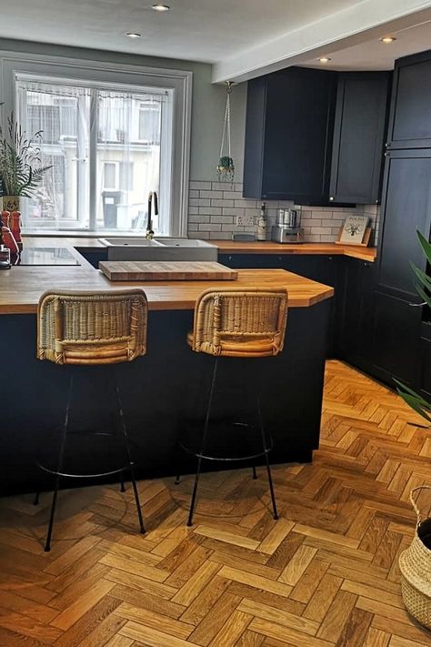 This inspirational wood effect floor shows the herringbone tile pattern to full effect, picked up really well by the wooden counter top and wicker chairs. The French Parquet Oak tiles show a depth of colour, with realistic wood grain effect and pattern variation on each tile. Combined with white metro wall tiles and navy cabinets, this style looks simply stunning. #flooringinspo #woodeffectideas #floorinspiration Small Kitchen Diner, Kitchen Revamp, Open Plan Kitchen Dining Living, Open Plan Kitchen Dining, Open Plan Kitchen Living Room, Kitchen Dining Living, Remodel Kitchen, Kitchen Room Design, Kitchen Inspiration Design