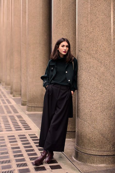 On the Street…Massimo Dutti, Milan Outfit Ideas Work, The Sartorialist, Stylish Winter Outfits, Look Retro, Minimal Outfit, Looks Street Style, Outfit Inspiration Fall, Minimal Chic, All Black Outfit