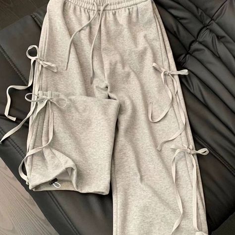 ᯓ Bow sweatpants ᯓ Price- 1269 + international shipping Size- S-2xl Takes 4-9 weeks to deliver Shop from link in bio!!! Dm only for queries . . . #sanrio #lamp #moonlamp #aesthetic #roomdecor #moon #PlushieLove #hellokitty #PlushieLove Sweatpants Aesthetic, Bow Tie Pants, Sport Suit Women, Funky Shirts, Y2k Skirts, Retro Sports, Girlie Style, Suit Women, Swag Style