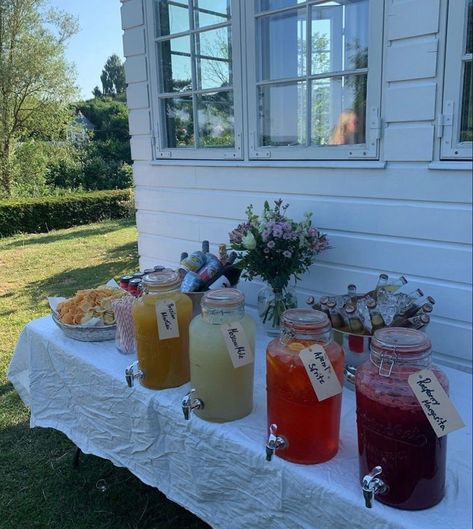 Grad Party Theme, Best Summer Cocktails, Summer Flavors, Backyard Birthday, Birthday Dinner Party, Grad Party Decorations, Garden Party Birthday, Summer Garden Party, Garden Birthday