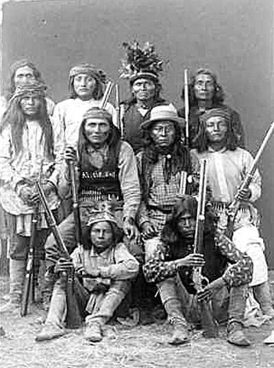 Ulster Scots, Sioux Nation, Apache Indian, Aboriginal American, Native American Images, Native American Men, Indian Pictures, American Photo, Native American Pictures