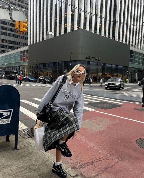 Ny Fits, Sofia Coelho, Aesthetic Skirt, Skirt Preppy, Identity Crisis, Fall 23, Alt Style, Looks Street Style, Instagram Ideas