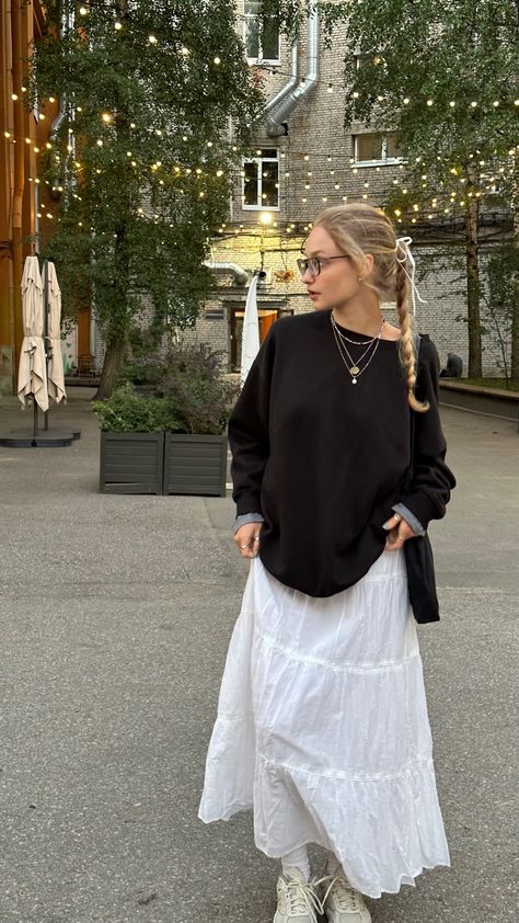 Styling Long Black Skirt, How To Style Long Black Skirt, White Long Skirt Outfit Ideas, White Skirt Fall Outfit, Modest Club Outfits, Check Shirt Outfit, White Long Skirt Outfit, Abroad Outfits, White Maxi Skirt Outfit