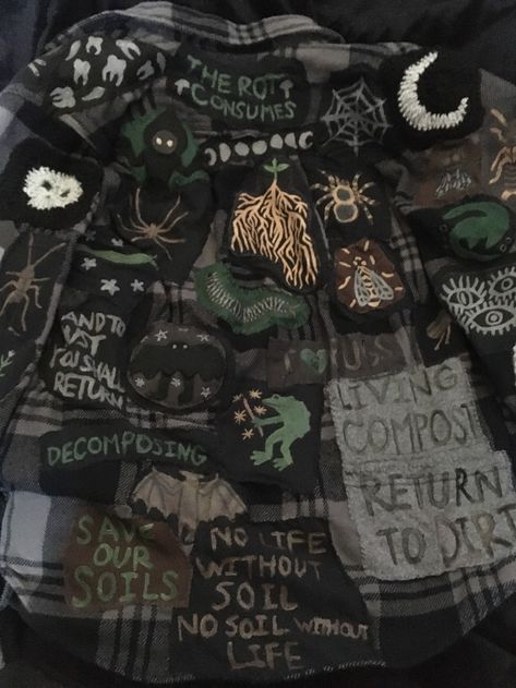 𓍊𓋼𓋼(୨୧˶ᵕᴗᵕ˶)𓋼𓋼𓍊 Alt Clothes Diy, Punk Fashion Diy, Patch Pants, Crust Punk, Patch Jacket, Punk Patches, Goblin Core, Battle Jacket, Diy Patches