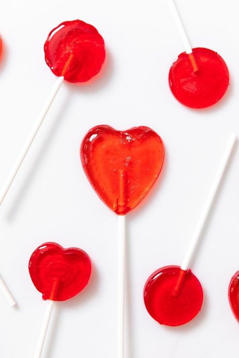 Homemade Suckers, Heart Sucker, Homemade Lollipops, Valentine's Candy, Wyse Guide, Valentines Candy, Cinnamon Candy, Hansel Y Gretel, Peanut Brittle