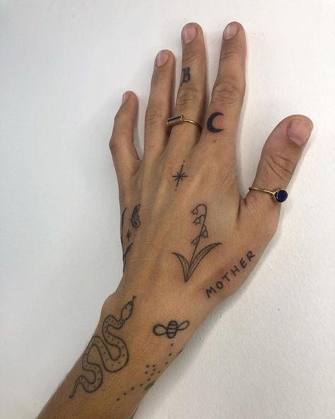 Aesthetic Hand Tattoos, Tato Geometris, Small Wave Tattoo, Tattoos Pinterest, Handpoke Tattoo, Tattoos Geometric, Poke Tattoo, Makijaż Smokey Eye, Dainty Tattoos