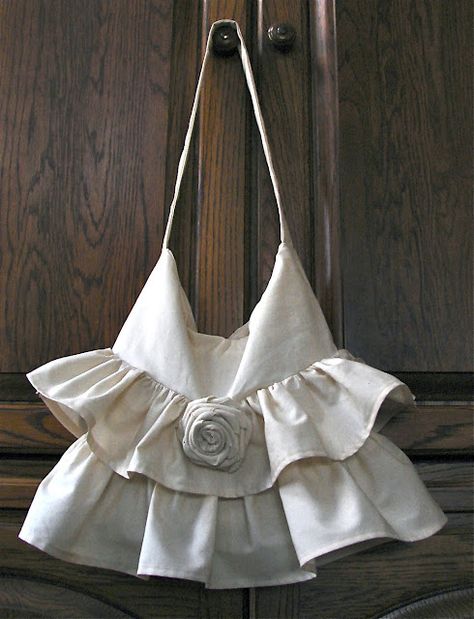 Ruffled Muslin Bag Ruffle Bag, Ruffles Bag, Desain Tote Bag, Purse Sewing, Purse Sewing Patterns, Diy Bag Designs, Muslin Bags, Sewing Purses, Pretty Bags