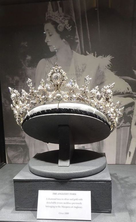 Aesthetic Tiara, Tiara Aesthetic, Elizabeth Windsor, Tiara Royal, Gaun Abad Pertengahan, Royal Crown Jewels, Crown Aesthetic, Rainha Elizabeth Ii, Tiaras Jewellery