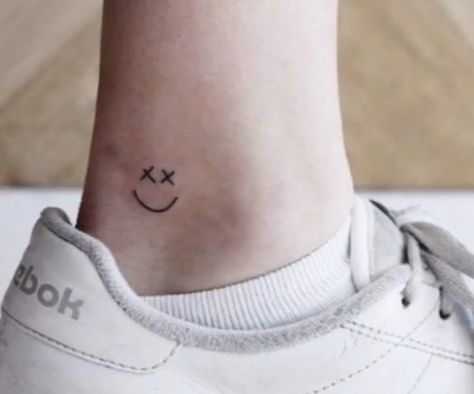 Louis Tomlinson Smiley Face Tattoo, Karma Rules Tattoo, Small Tattoos Taylor Swift, Tattoos Small Simple, 1d Tattoos, Louis Tomlinson Tattoos, Smiley Face Tattoo, One Direction Tattoos, Inspo Tattoo