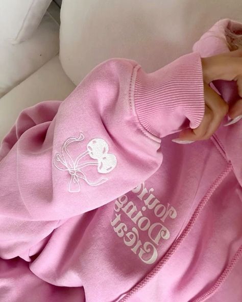 Pink Hoodie Aesthetic, Girly Hoodie, Cherry Hoodie, Aesthetic Hoodies, Pink Sweat, Diy Clothes Videos, Pink Lifestyle, Preppy Sweater, Hoodie Aesthetic