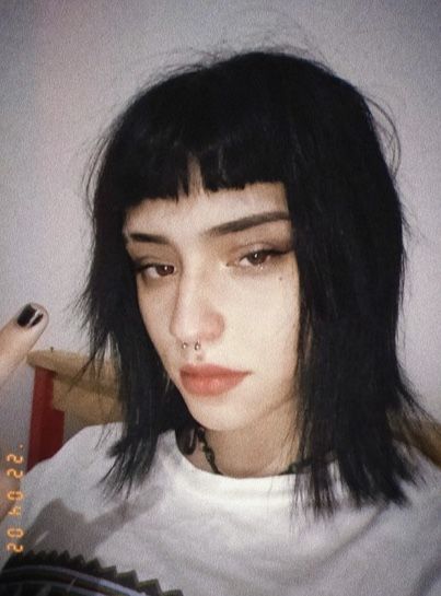 Above Shoulder Length Hair, Androgynous Haircut, Straight Black Hair, Goth Hair, Ball Hairstyles, Alt Girls, Split Hair, Ash Blonde Hair, Punk Hair