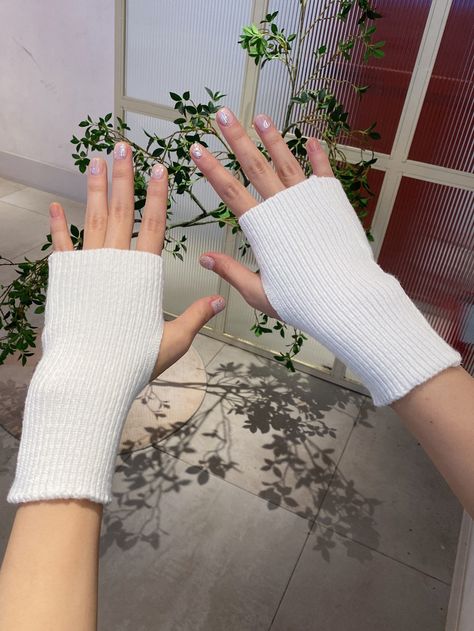 Lollipop Wallpaper, Gloves Aesthetic, Easy Paper Crafts Diy, Wool Gloves, Finger Gloves, Hijab Fashion Inspiration, Easy Paper Crafts, Womens Gloves, Cute Fits